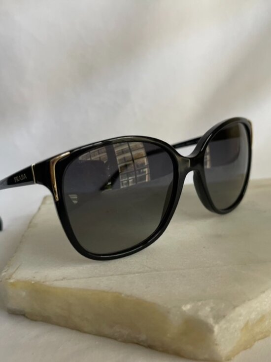 Prada ladies\' black sunglasses, like new main image 2